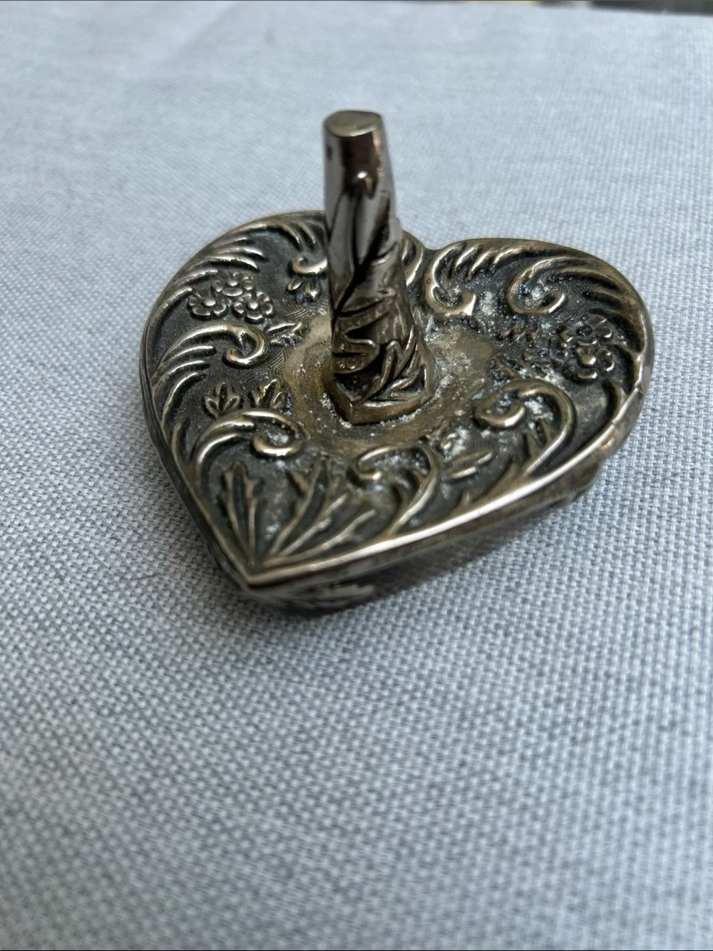 Godinger Silver Heart-Shaped Ring Holder with Floral Scroll Design